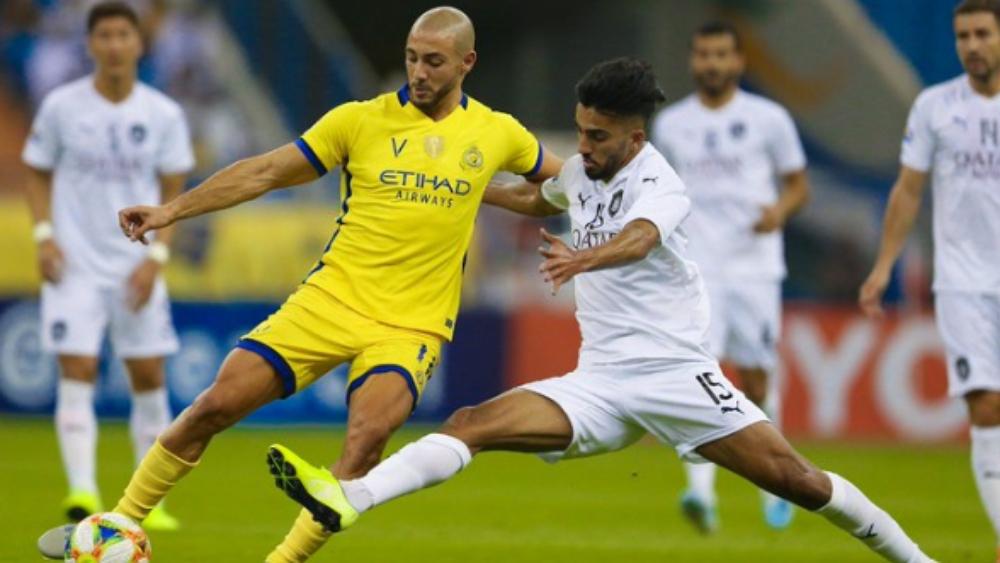 النصر يُسارع لتجهيز أمرابط للقاء الفيصلي بعد مشاركته في مباراة الأهلي مُصاباً