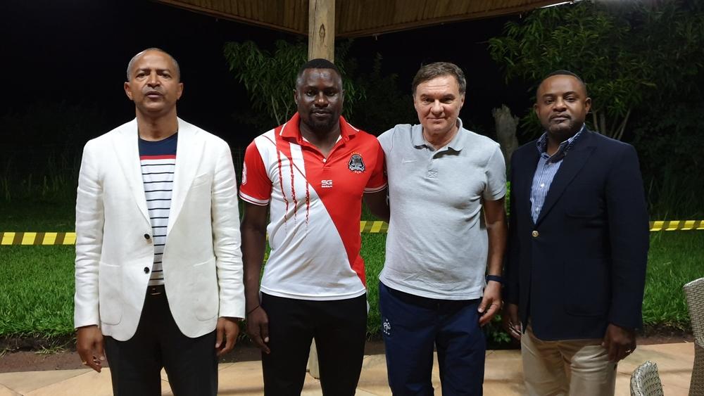 بعد إقالته.. "ميهايو" يسافر إلى أوروبا على نفقة رئيس مازيمبي للتحضير لـ"عودته" في المستقبل