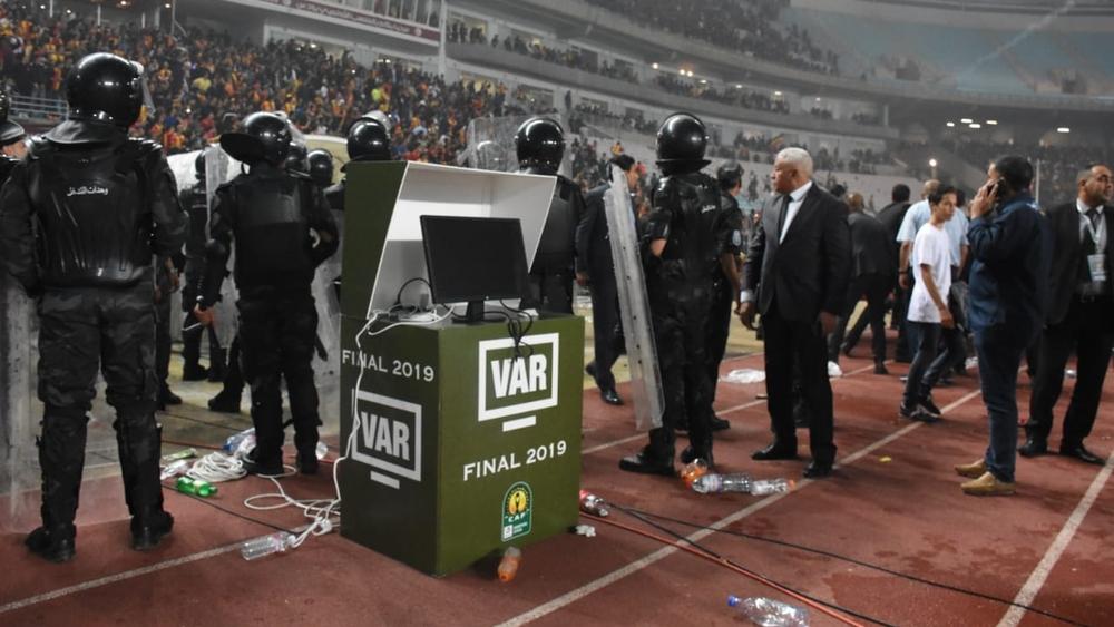 تقارير | "الكاف" يعتمد تقنية الـVAR في نصف نهائي دوري أبطال أفريقيا