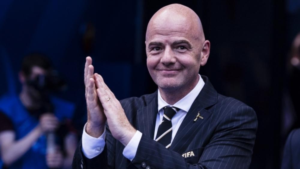 رئيس الفيفا ونجوم الكرة العالمية يشاركون في "تحدي الأيادي النظيفة" لمحاربة تفشي "فيروس كورونا"