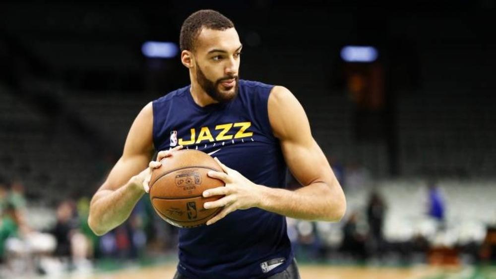 نجم يوتا جاز الأمريكي لكرة السلة يتبرع بـ"نصف مليون" دولار لمواجهة فيروس كورونا