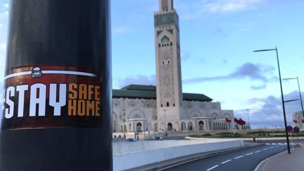 "الوينرز" تواصل حملاتها التوعوية لـ"مواجهة كورونا" بتثبيت ملصقات تحسيسية في جل مدن المملكة