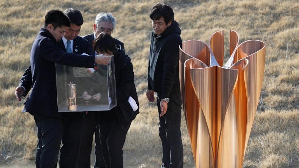 اليابان تستقبل "الشعلة الأولمبية" وسط مخاوف من انتشار كورونا