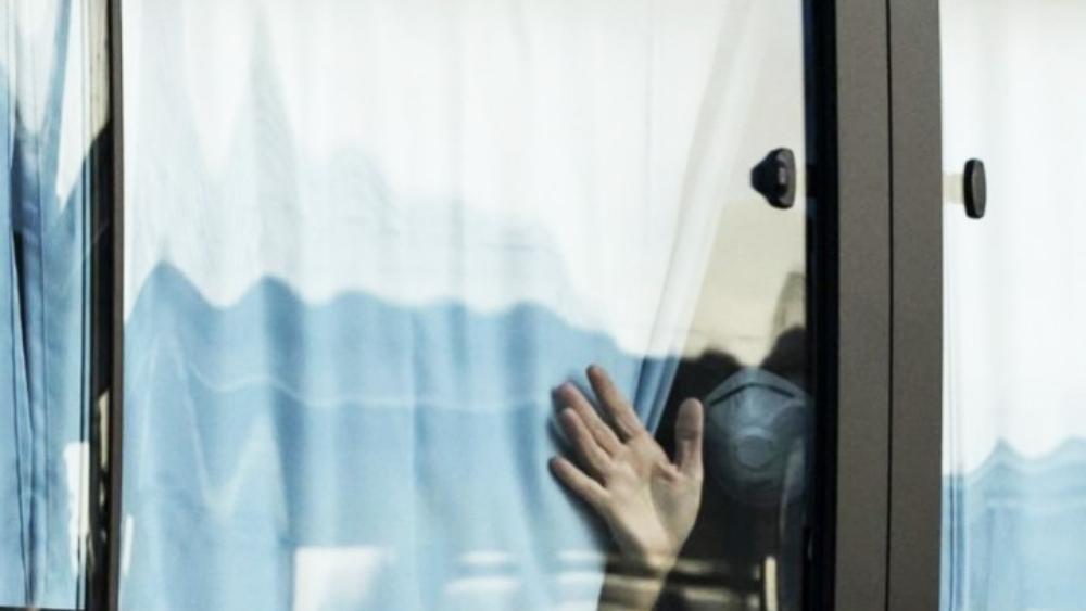 "رائد فضاء" يُقدّم نصائح مهمة لـ"العزل الصحي" بعد تجربته وحيدًا لـ"عام كامل" في الفضاء