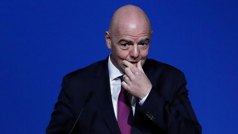 رئيس الفيفا: "علينا انتظار الأفضل والاستعداد للأسوأ.. وعلينا جميعًا تقديم بعض التضحيات"