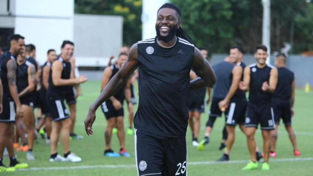 أديبايور يُحجز في مطار بنين بسبب فيروس "كورونا"