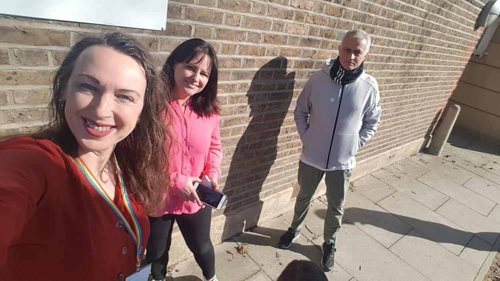 مورينيو ينزل إلى الشوارع لمواجهة فيروس كورونا