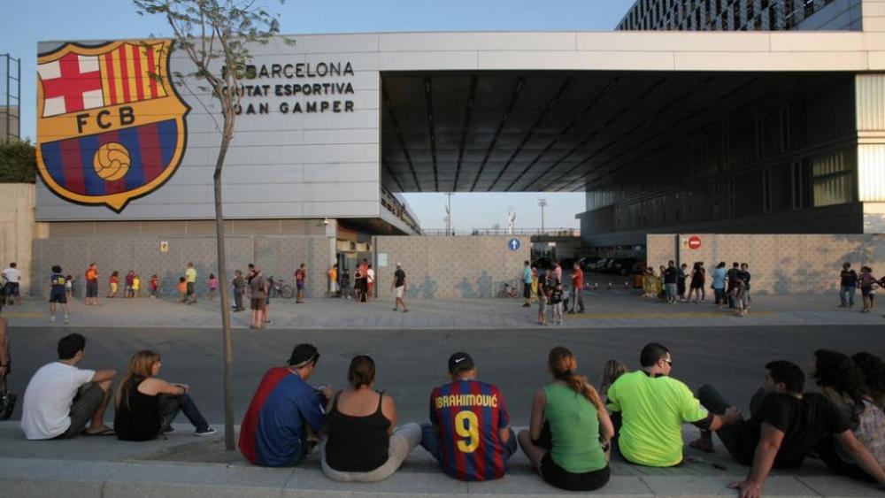 برشلونة يضع مرافقه تحت تصرف سلطات كتالونيا لمكافحة "كورونا"