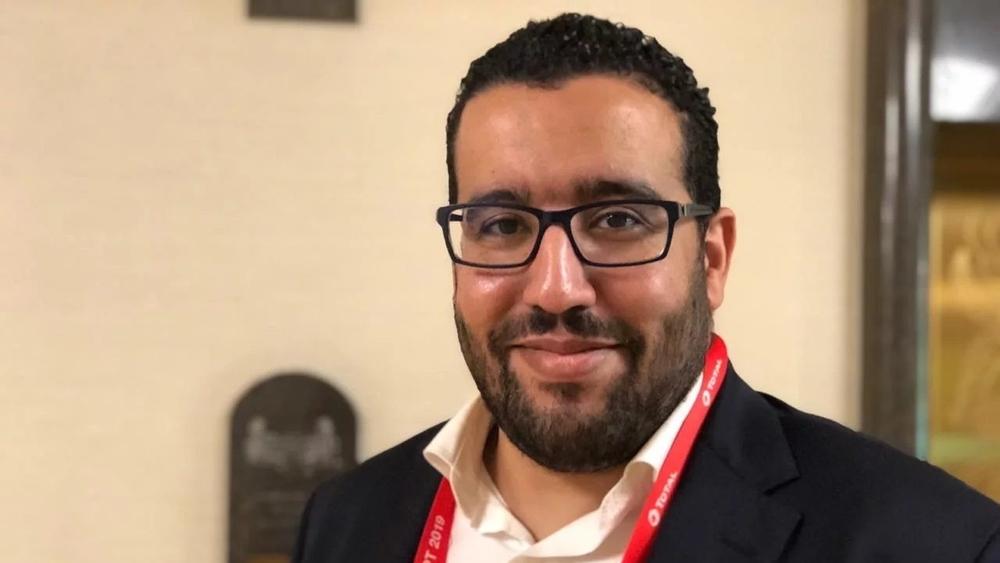 السكرتير العام لـ"الكاف": "هناك لجنة تدرس الخيارات المختلفة بخصوص برمجة الأيام القادمة و إمكانية تأجيل مباريات نصف نهائي دوري الأبطال  إلى يونيو المقبل"