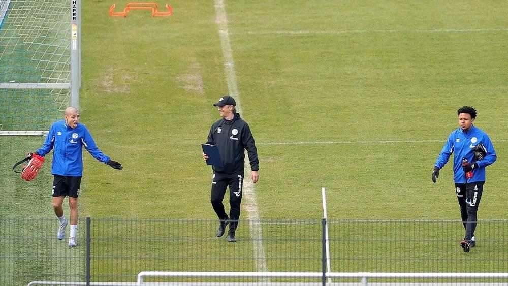 بالصور | في زمن "فيروس كورونا".. شالكه04 يعود إلى التدريبات مع ضرورة احترام "مسافة الأمان" بين اللاعبين!