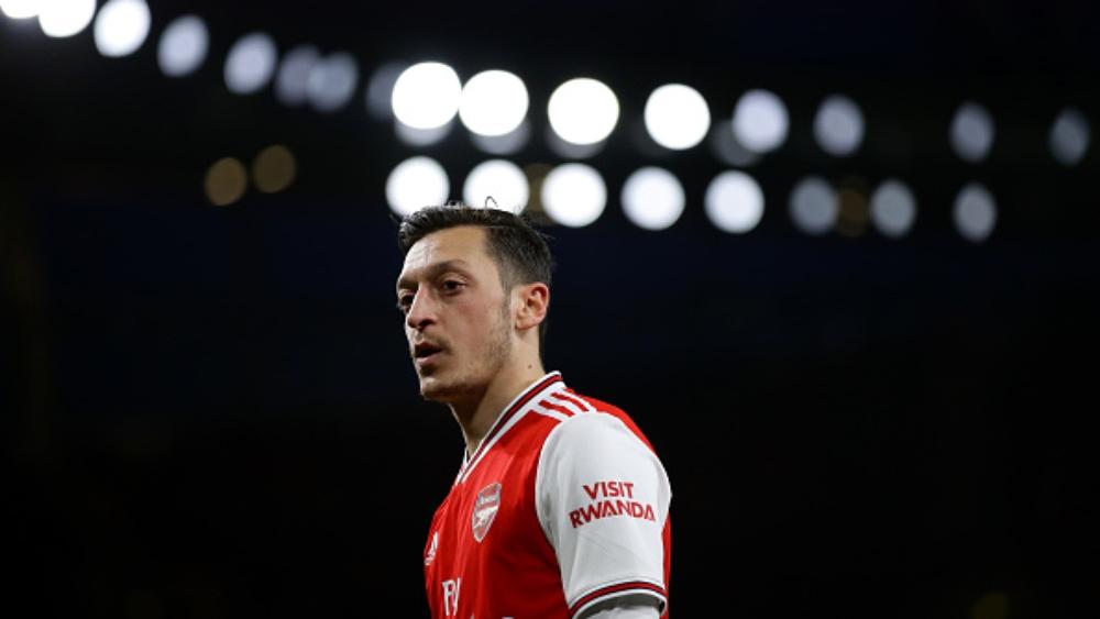 سياسية إسبانية تسخر من أوزيل وتتعرض بعدها "للكثير من الانتقادات"