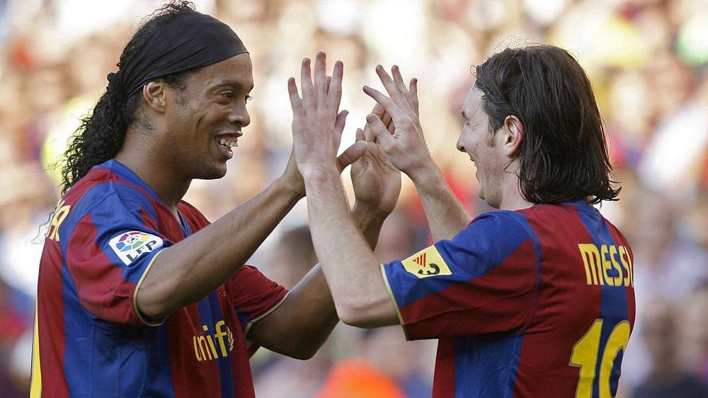 تشافي يتحدث عن الفرق بين رونالدينيو وميسي