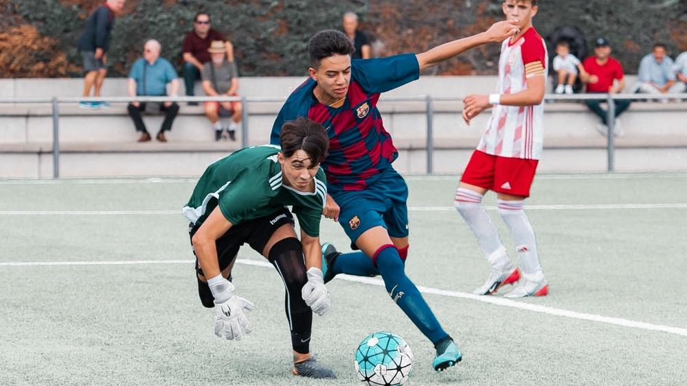 صحيفة 'سبورت': "برشلونة يعمل على تمديد عقد المغربي الأصل إلياس أخوماش أحد نجوم 'لا ماسيا'"