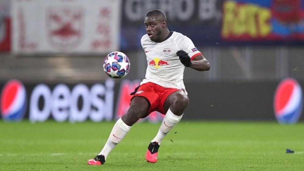 زيدان يطلب التعاقد مع مدافع لايبزيغ في ريال مدريد