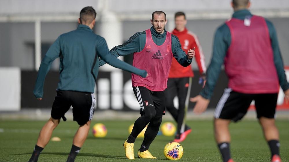 وزير الرياضة الإيطالي يحدد موعدا مبدئيا للعودة للتدريبات