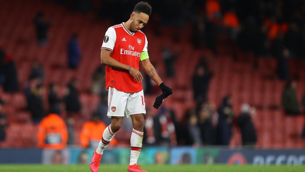 جماهير آرسنال تفتح النار على رئيس الاتحاد الجابوني بعد نصيحته لأوباميونج