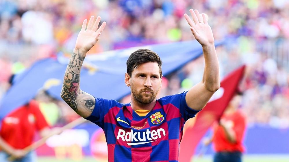 ميسي يتوجه بالشكر للعاملين في مجال الصحة: "أبطال يتحملون ليالي طويلة بعيداً عن عائلاتهم"