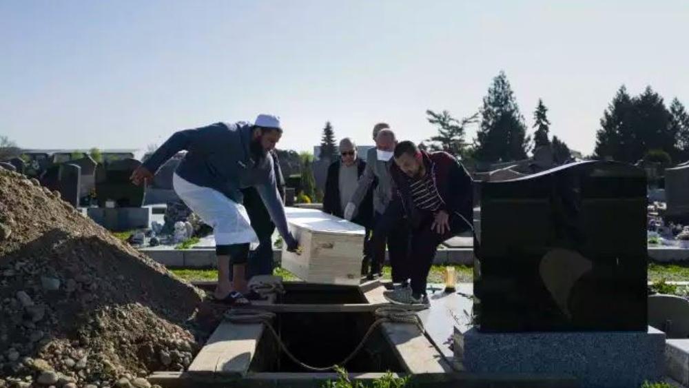 بسبب "جائحة كورونا" .. "الجالية المغاربية" بفرنسا بين عدم توفر المقابر الإسلامية و استحالة نقل الجثامين إلى الوطن الأم..!