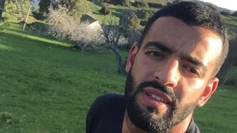 حاتم البقالي حارس مرمى الجيش وطنجة سابقا والنجم حاليا يعلن إصابته بـ"فيروس كورونا" طالبا الدعاء لتجاوز هذه المرحلة