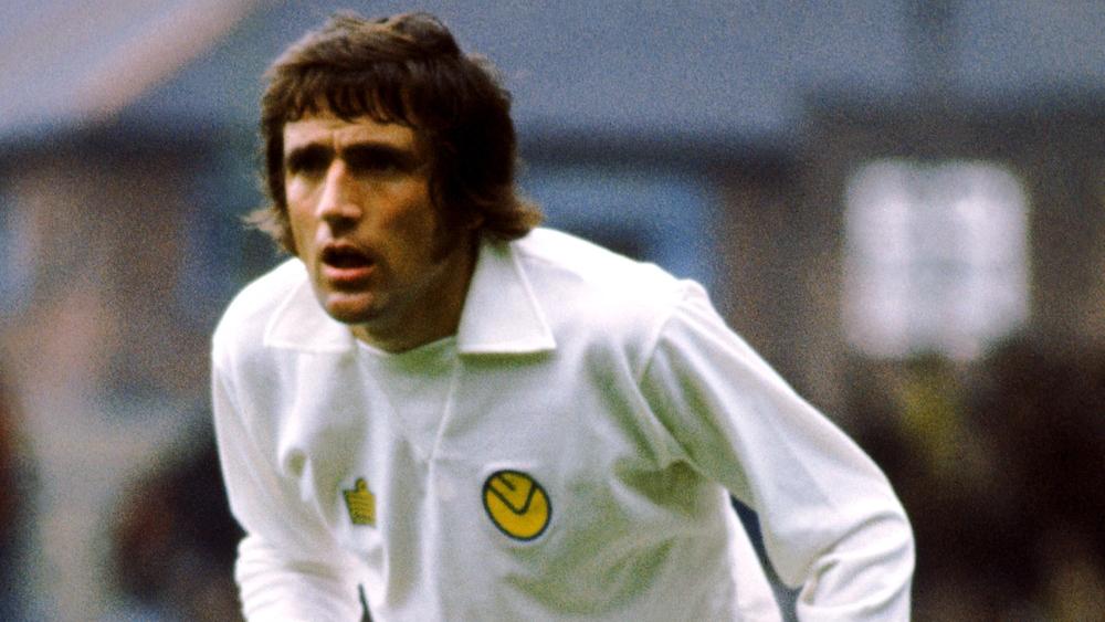 وفاة هانتر (76 عاما) نجم ليدز السابق بعد إصابته بفيروس "كورونا"