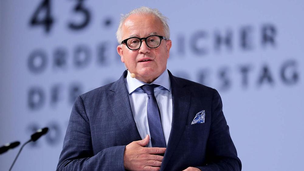 رئيس الاتحاد الألماني يطالب بإقامة المباريات بدون جماهير لإنقاذ 13 نادياً من "الإفلاس"