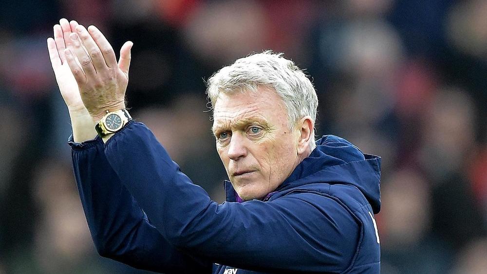 في زمن فيروس "كورونا".. مدرب وست هام يتطوَّع بتوصيل الخضروات والفواكه لجيرانه