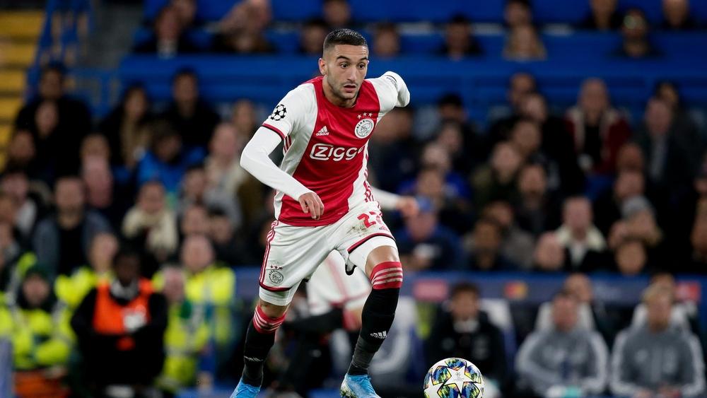 4 أشهر إضافية بلا تنافسية تنتظر حكيم زياش .. وانتقاله إلى تشيلسي قد يتأجَّل إلى بداية شتنبر القادم