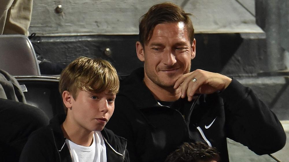 توتي: "لن أكون غبيًا لجعل نجلي يلعب بقميص لاتسيو"