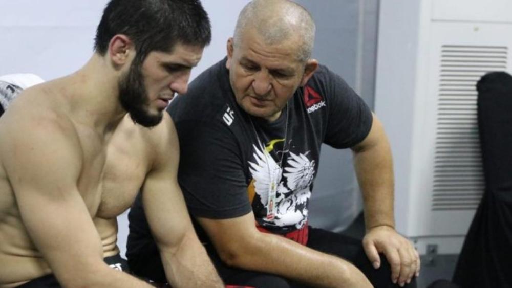 خطر "كورونا" يقترب من البطل الروسي حبيب نور محمدوف بعد الإشتباه بإصابة والده بالوباء