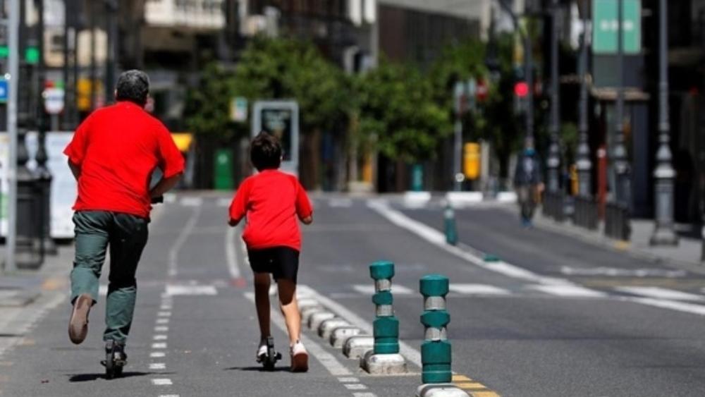 حكومة إسبانيا تعلن عن "مواعيد محددة" لممارسة الرياضة والتنزه بدءًا من السبت المقبل