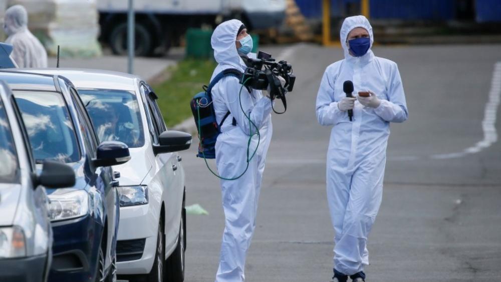 العالم يقترب من توديع أصعب شهور "كورونا".. وعدد المتعافين من الوباء يتخطى عتبة "المليون"