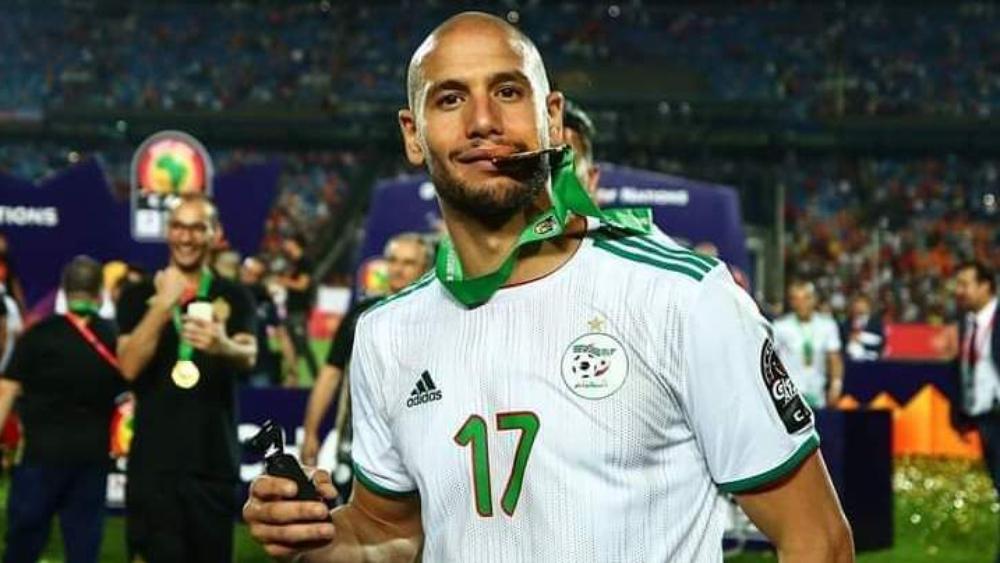 بسبب "جائحة كورونا" .. الدولي الجزائري عدلان قديورة يوصي بتأجيل أو إلغاء كأس أمم أفريقيا المقبلة بالكاميرون..!