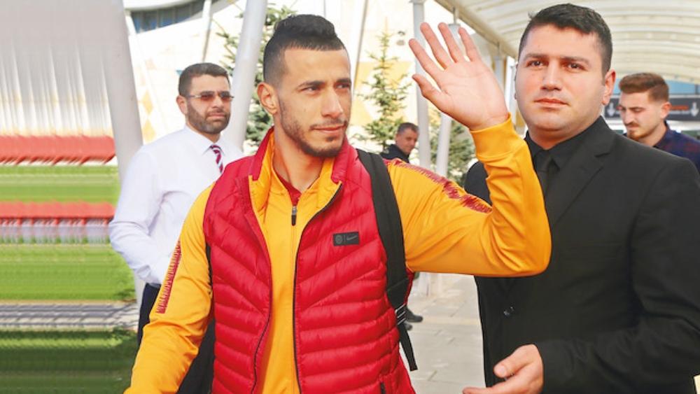 بلهندة: "شنايدر أفضل مني .. وفخور بحمل رقم 10 داخل غلطة سراي"