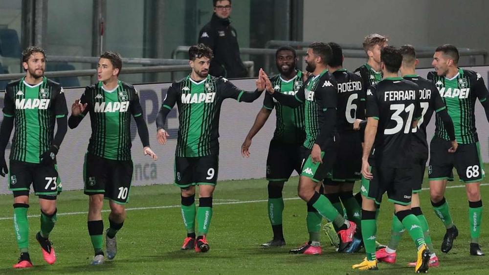 ساسولو أول فريق يستأنف التدريبات في إيطاليا