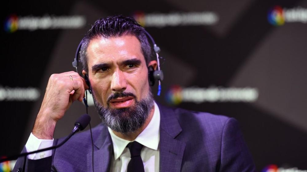 فرناندو سانز يدافع عن عودة المنافسة للدوري الإسباني