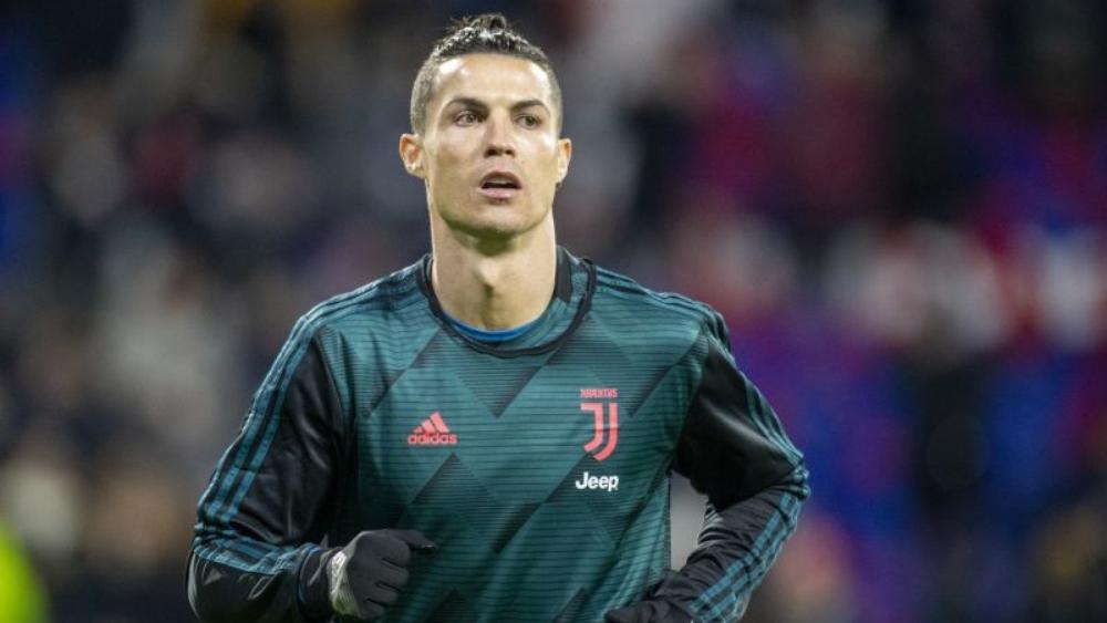 بعد وصول طائرته الخاصة من مدريد.. رونالدو في طريق العودة إلى إيطاليا مساء اليوم