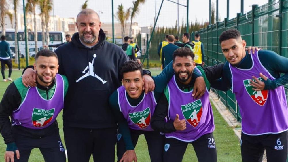 رئيس مولودية وجدة يجتمع مع اللاعبين و الطاقم التقني عبر تقنية "الفيديو" و يؤكد قبول فريقه لأي قرار صادر عن الجامعة لإنهاء الموسم