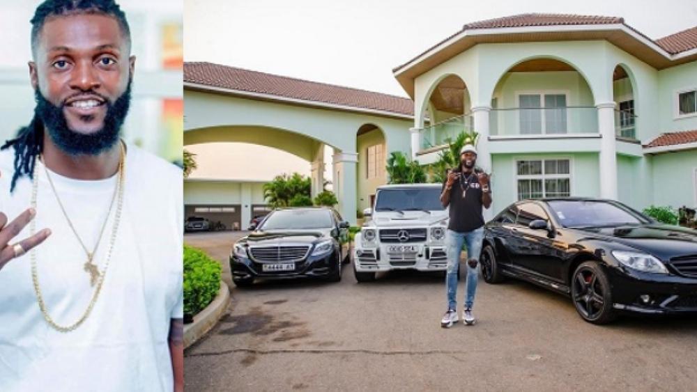 أديبايور يواصل استفزاز الشعب "التوجولي" بإظهار أسطول من السيارات "الفارهة"