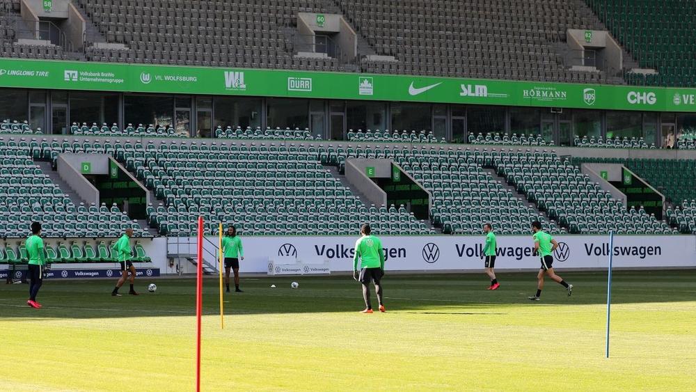 فولفسبورج يبدأ "التدريبات الجماعية" استعدادًا لاستئناف البوندسليجا