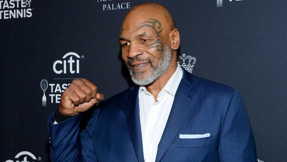 تايسون (53 عامًا) يتدرب استعدادًا لعودته إلى حلبات الملاكمة.. وينال إعجاب بطل الفنون القتالية المختلطة "حبيب نور محمدوف"