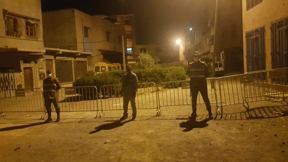 بسبب بؤرة وبائية .. السلطات بمراكش تطوق درب الفقيه بحي عين إيطي
