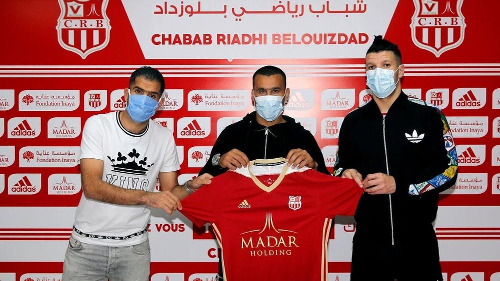 متصدر الدوري الجزائري يطالب بإلغاء الموسم بسبب فيروس كورونا