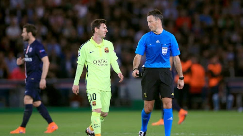 الحكم الإنجليزي كلاتنبرج: "موهبة ميسي تجعلني أعطف على المدافعين .. وسواريز أسلوبه قَذِر كدييغو كوستا"