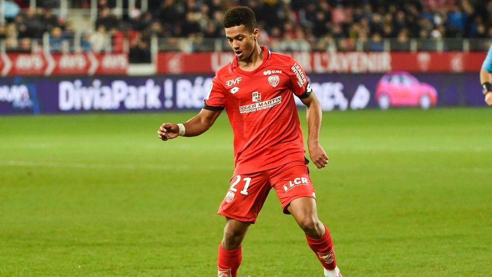 المغربي الأصل منير شويعر يجذب انتباه فيورنتينا بعد تألقه مع ديجون