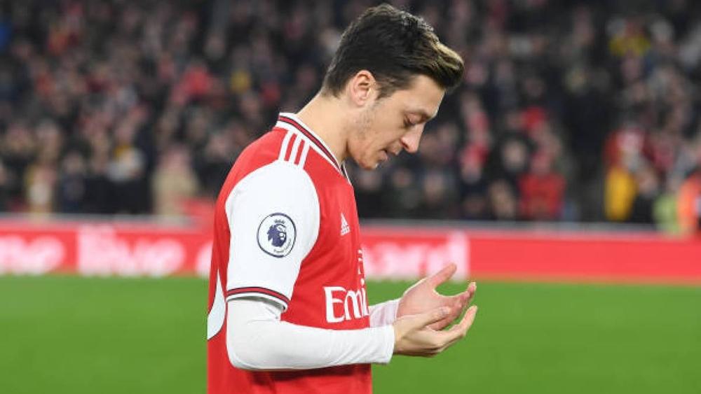 أوزيل يمد يد العون للمحتاجين في الصومال خلال شهر رمضان