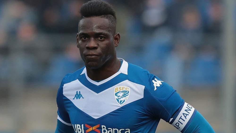 بالوتيلي عن فترة الحجر الصحي: "كنت سأفقد عقلي خلال آخر أسبوعيْن .. وأَكَلْت من ورق الحائط المقوى بسبب فشلي في الطبخ"