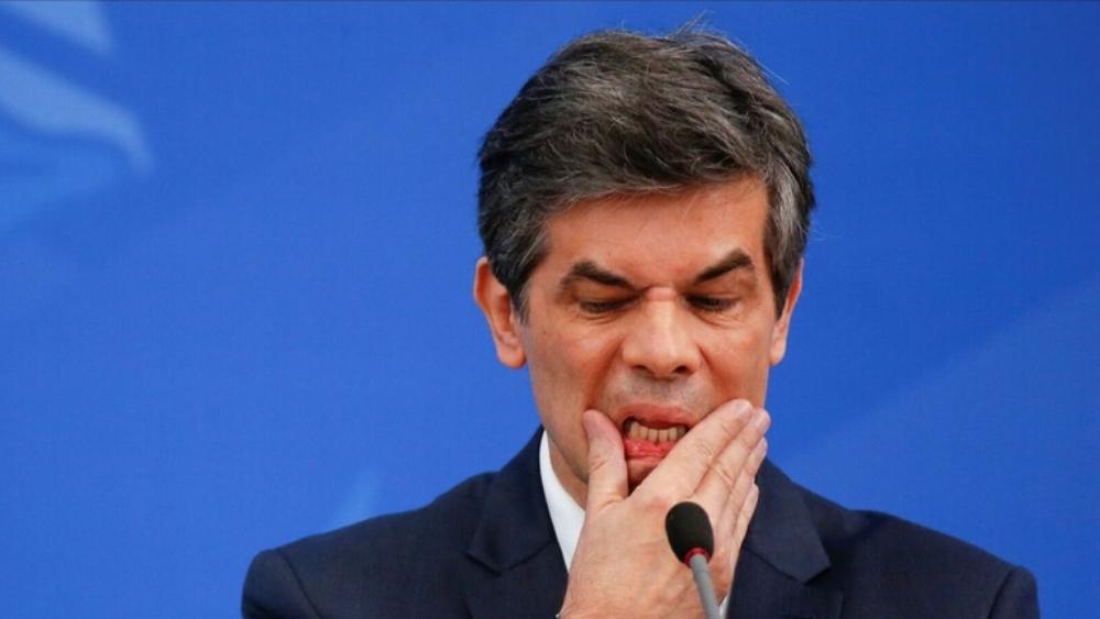 وزير الصحة البرازيلي يقدم استقالته بسبب تدهور الوضع الصحي ببلاده والانتشار السريع لكورونا