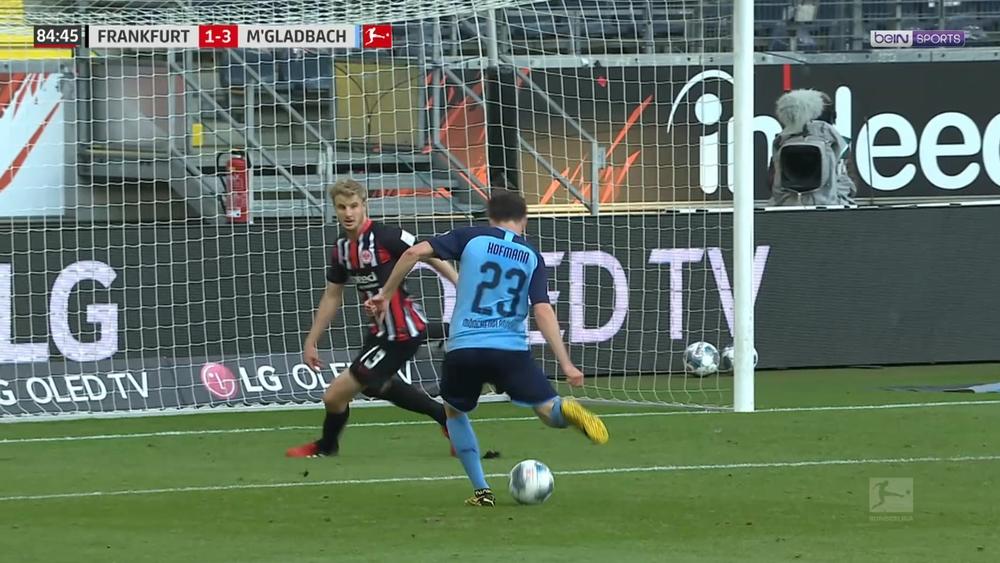 في يوم عودة "البوندسليغا".. لاعب بوروسيا مونشنغلادباخ يضيع هدفا "بغرابة"!