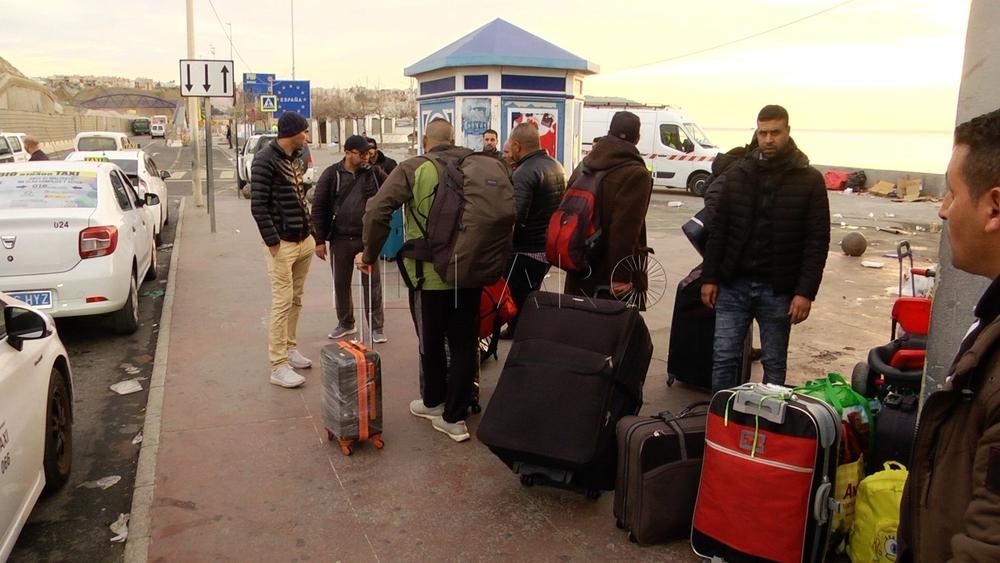 تقارير | ثماني حافلات تحلّ بالمعبر الحدودي لإجلاء المغاربة العالقين بسبتة المحتلة