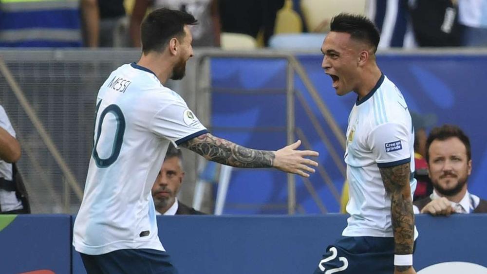 ميسي تحدث مع لاوتارو وطلب منه القدوم إلى برشلونة